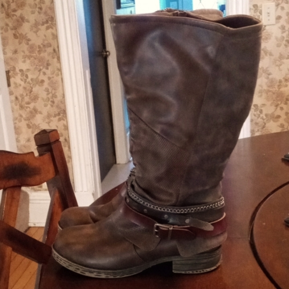 Maurices tall boot 9 medium